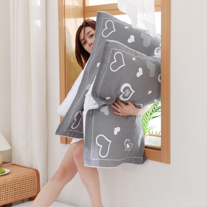 91家纺网 家纺一手货源 找家纺 朴尔家纺-毛巾被 2026新款柔棉花间风系列三层纱布枕巾 心连心灰