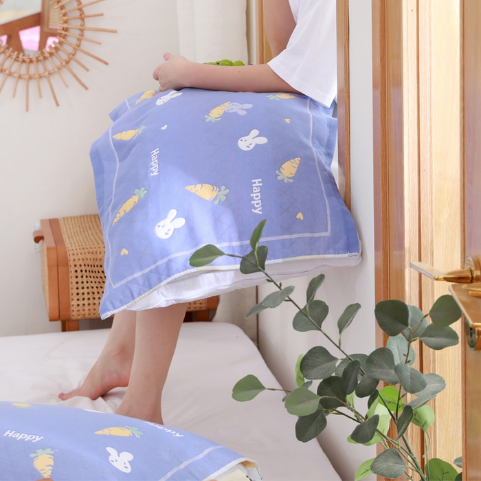 91家纺网 家纺一手货源 找家纺 朴尔家纺-毛巾被 2026新款柔棉花间风系列三层纱布枕巾 悠闲小兔兰