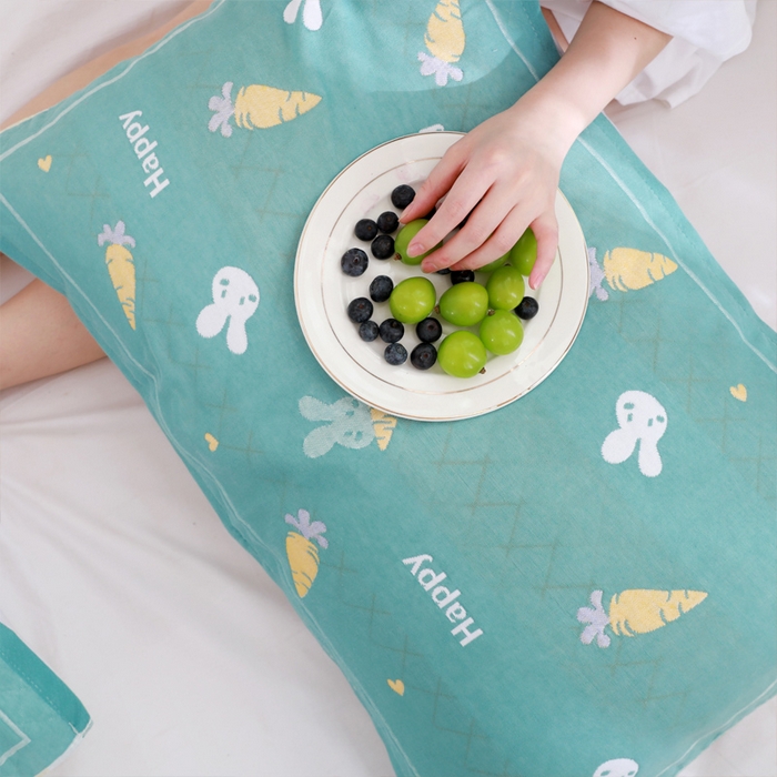 91家纺网 家纺一手货源 找家纺 朴尔家纺-毛巾被 2026新款柔棉花间风系列三层纱布枕巾 悠闲小兔绿