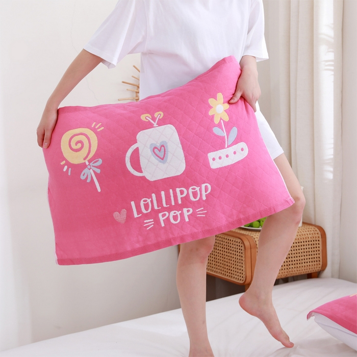 91家纺网 家纺一手货源 找家纺 朴尔家纺-毛巾被 2026新款柔棉花间风系列三层纱布枕巾 棒棒糖粉