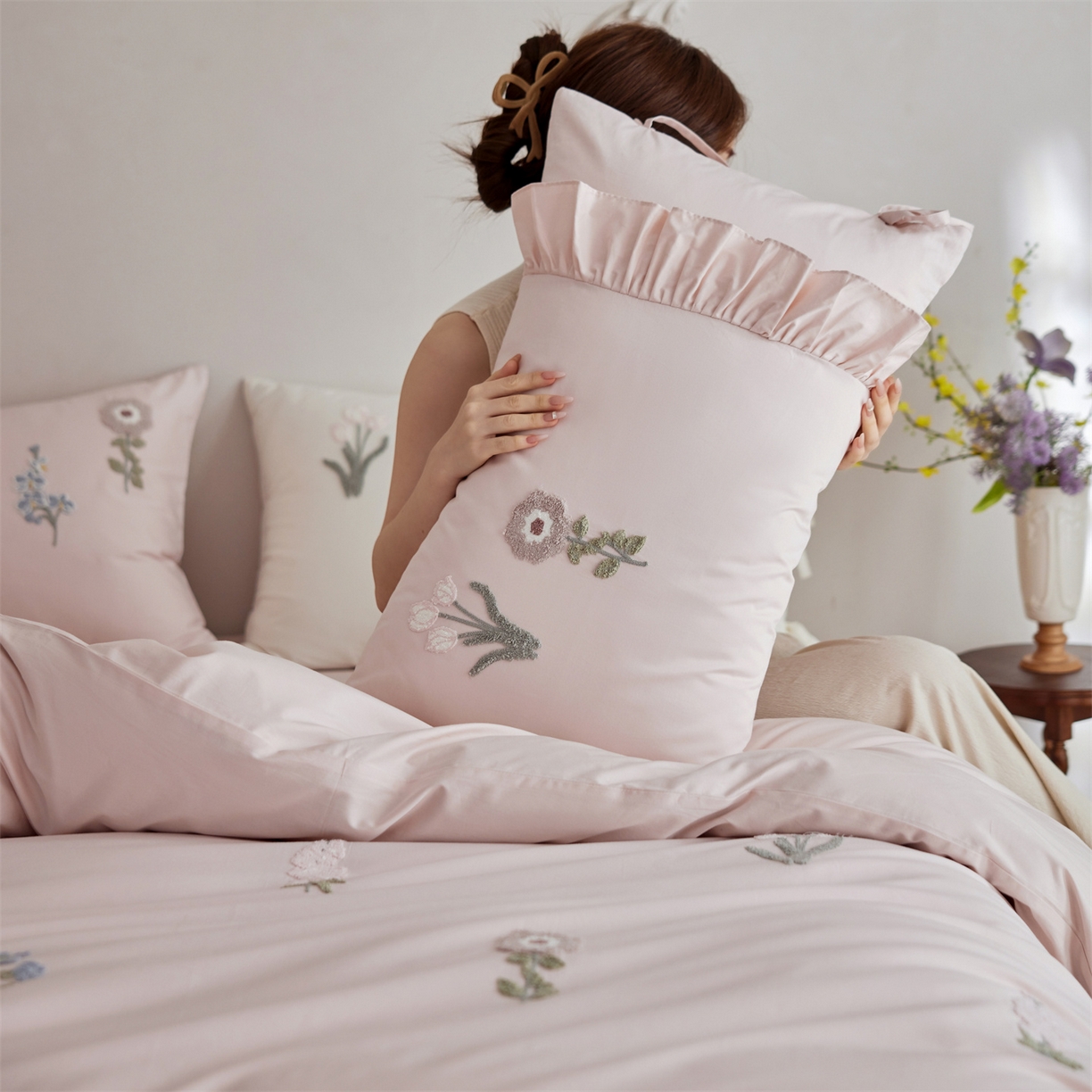 91家纺网 家纺一手货源 找家纺 （总）初拾 2026新款全棉“小清新”毛巾绣四件套—白山茶 （会员减20 控价： 日常券后不低于368元）