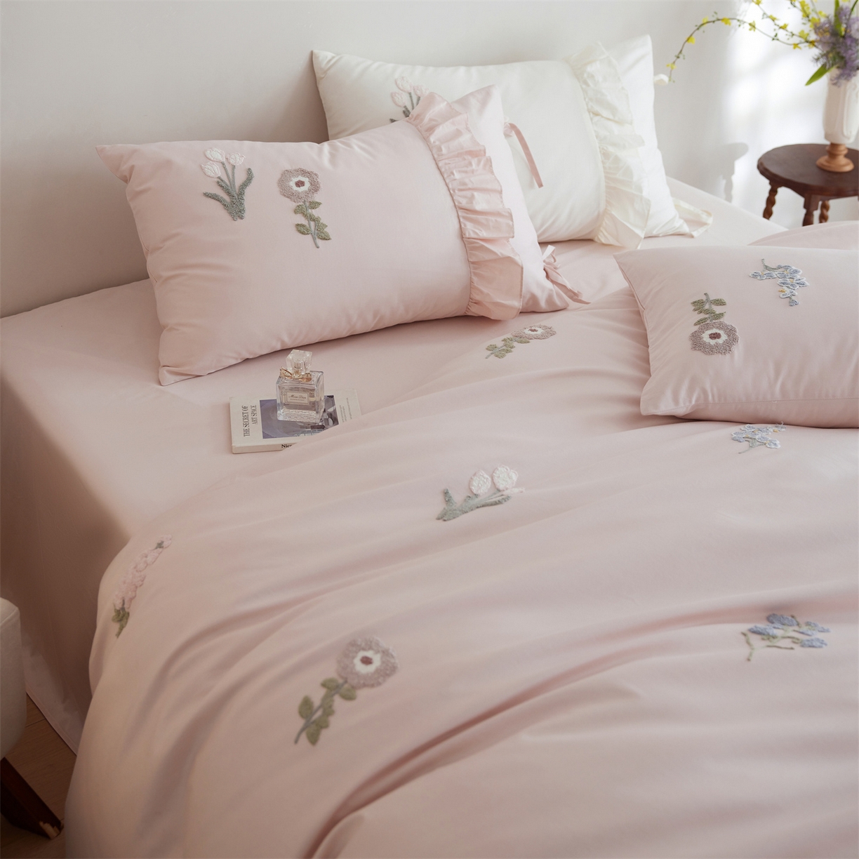 91家纺网 家纺一手货源 找家纺 （总）初拾 2026新款全棉“小清新”毛巾绣四件套—白山茶 （会员减20 控价： 日常券后不低于368元）