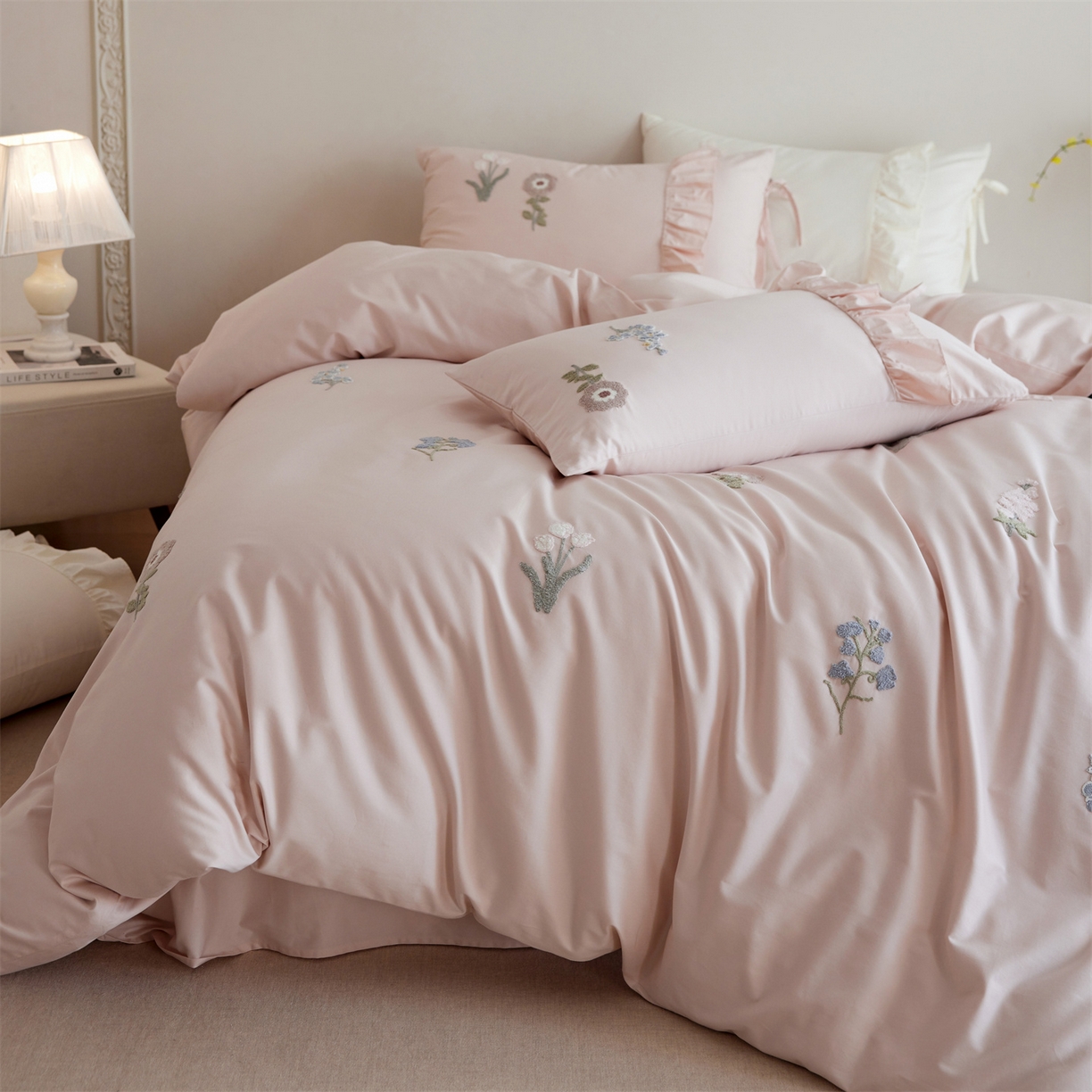 91家纺网 家纺一手货源 找家纺 （总）初拾 2026新款全棉“小清新”毛巾绣四件套—白山茶 （会员减20 控价： 日常券后不低于368元）