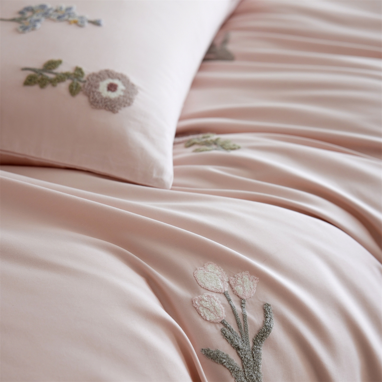 91家纺网 家纺一手货源 找家纺 （总）初拾 2026新款全棉“小清新”毛巾绣四件套—白山茶 （会员减20 控价： 日常券后不低于368元）