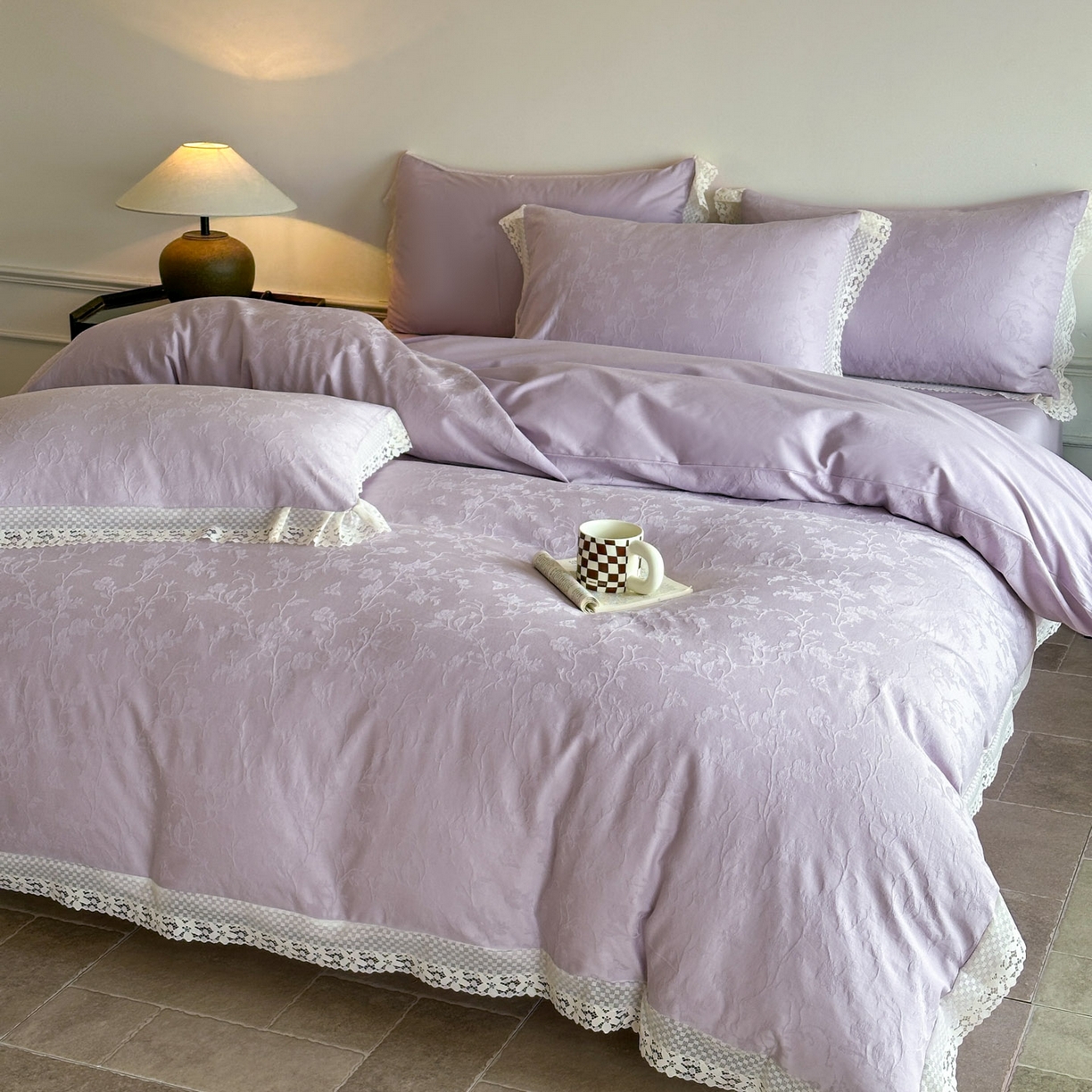 91家纺网 家纺一手货源 找家纺 格里芬家纺 2026新款花边款60S全棉水洗立体浮雕提花四件套 露柯-丁香紫