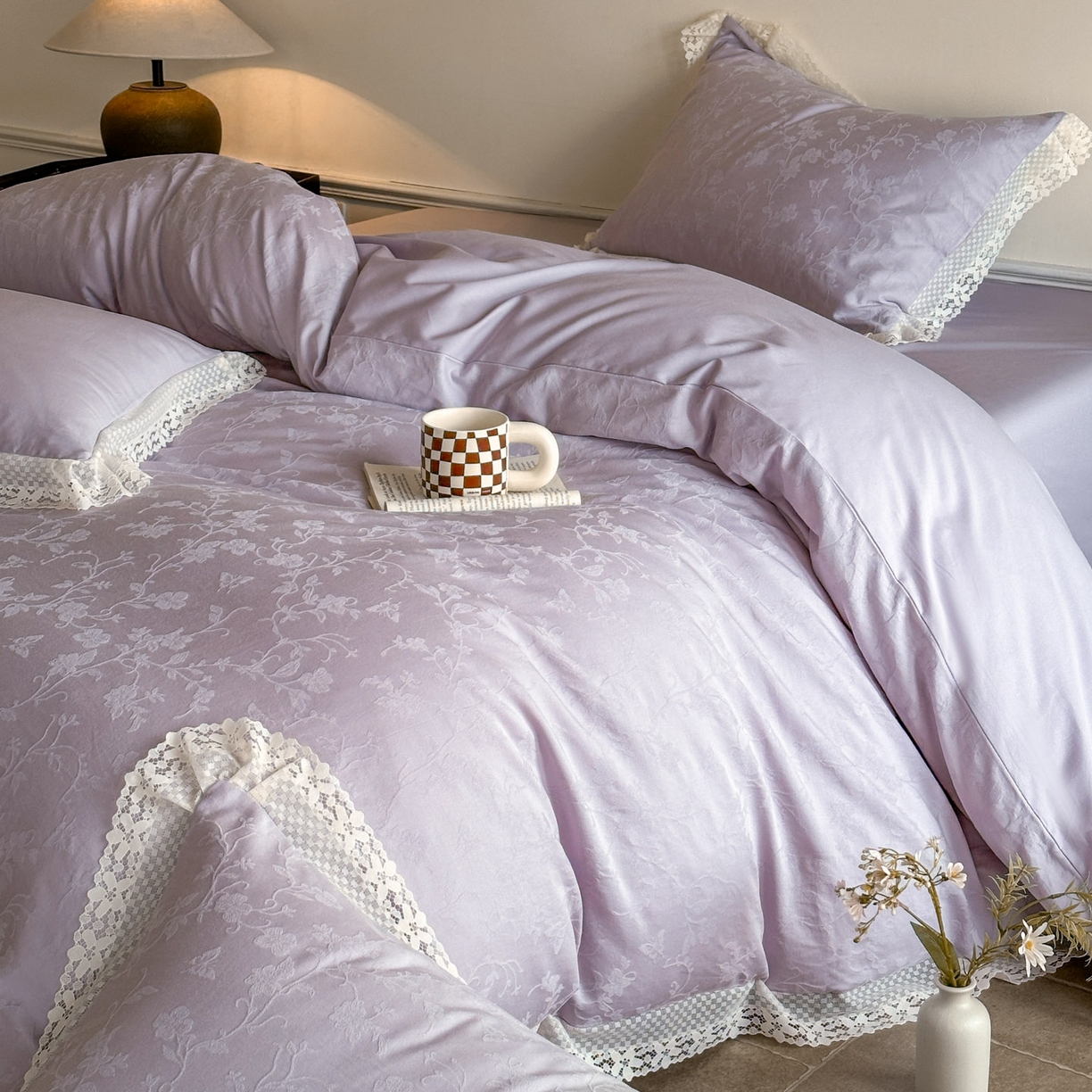 91家纺网 家纺一手货源 找家纺 格里芬家纺 2026新款花边款60S全棉水洗立体浮雕提花四件套 露柯-丁香紫