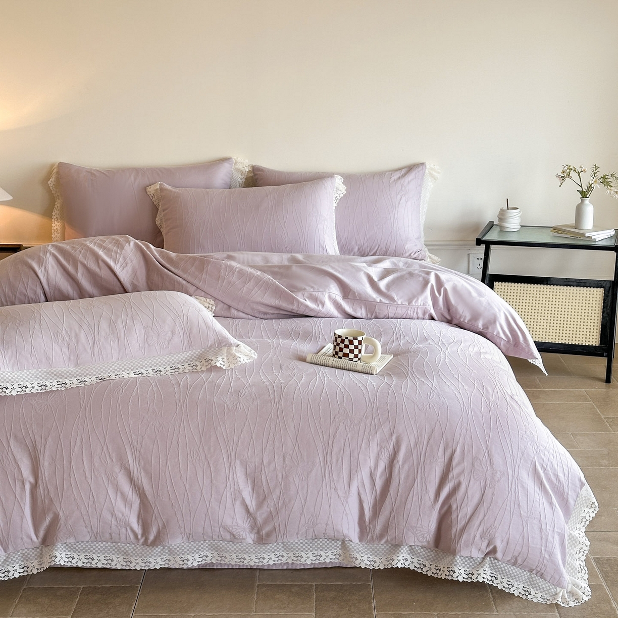 91家纺网 家纺一手货源 找家纺 格里芬家纺 2026新款花边款60S全棉水洗立体浮雕提花四件套 蝶舞-淡雅紫