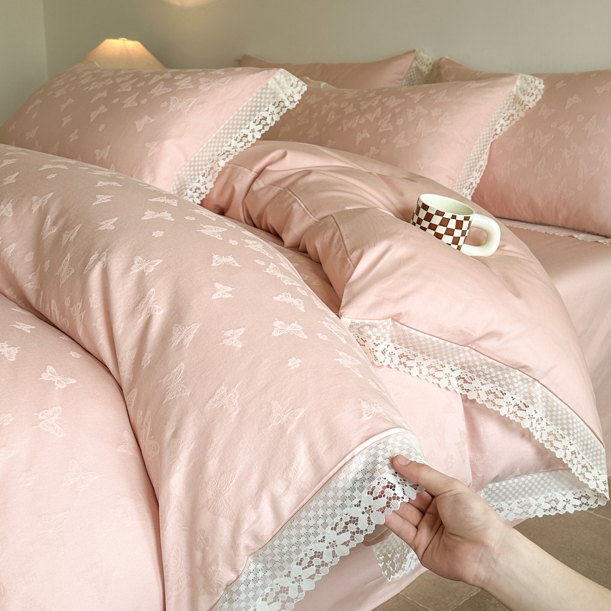 格里芬家纺 2026新款花边款60S全棉水洗立体浮雕提花四件套 蝶愔之舞-唯美粉