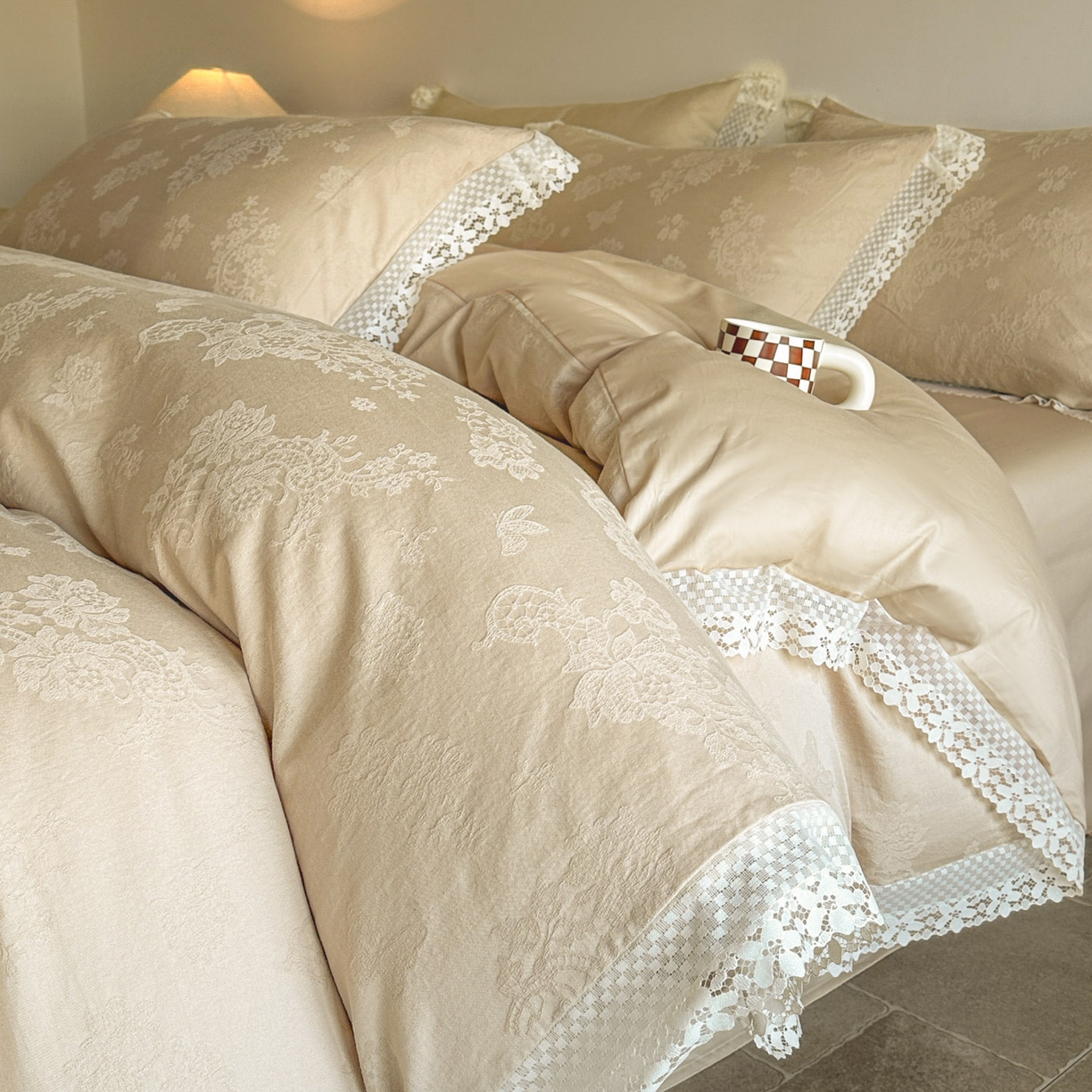 91家纺网 家纺一手货源 找家纺 格里芬家纺 2026新款花边款60S全棉水洗立体浮雕提花四件套 苗安娜-米杏