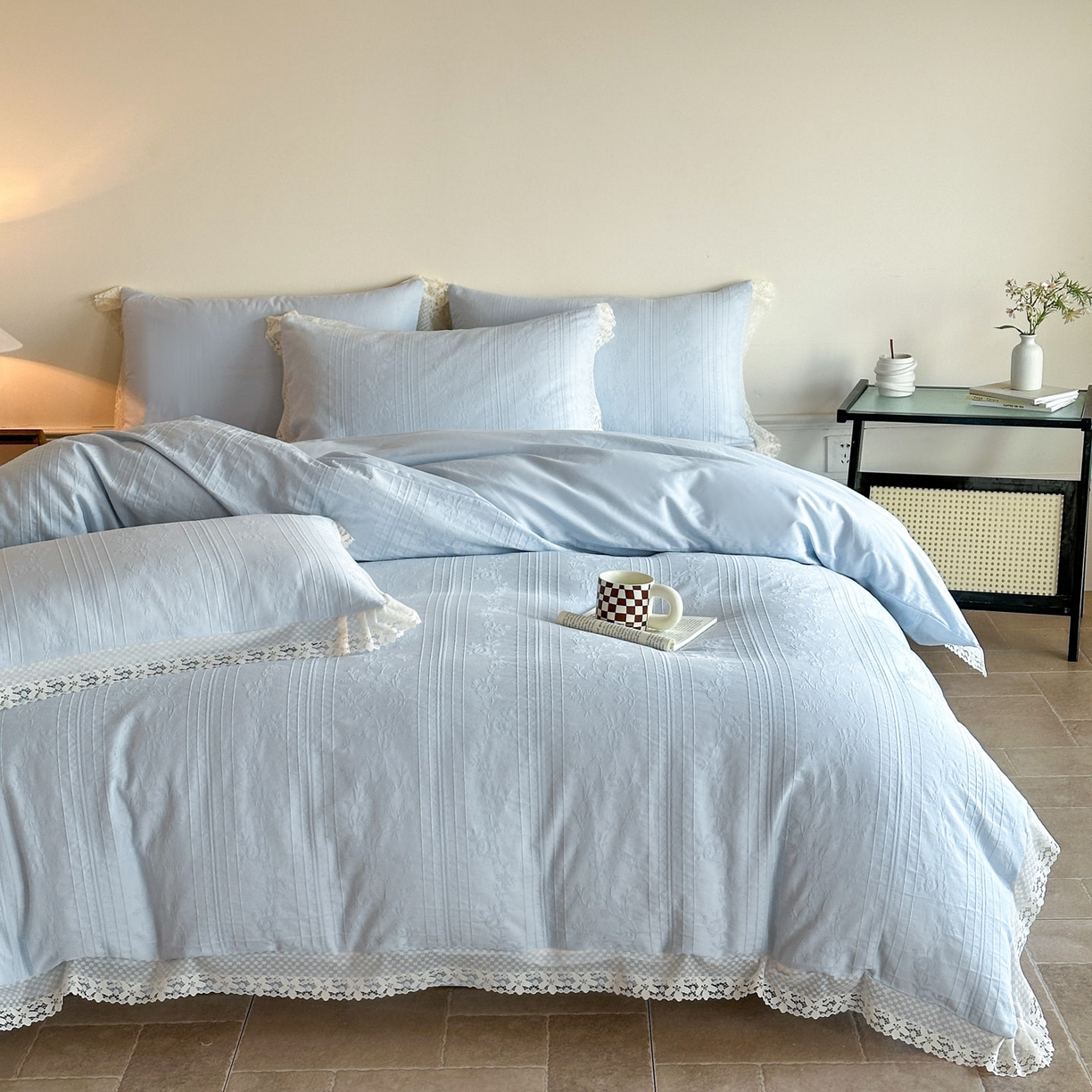 91家纺网 家纺一手货源 找家纺 格里芬家纺 2026新款花边款60S全棉水洗立体浮雕提花四件套 沁香-云水蓝