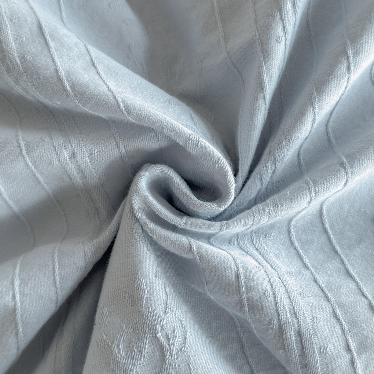 91家纺网 家纺一手货源 找家纺 格里芬家纺 2026新款花边款60S全棉水洗立体浮雕提花四件套 沁香-云水蓝