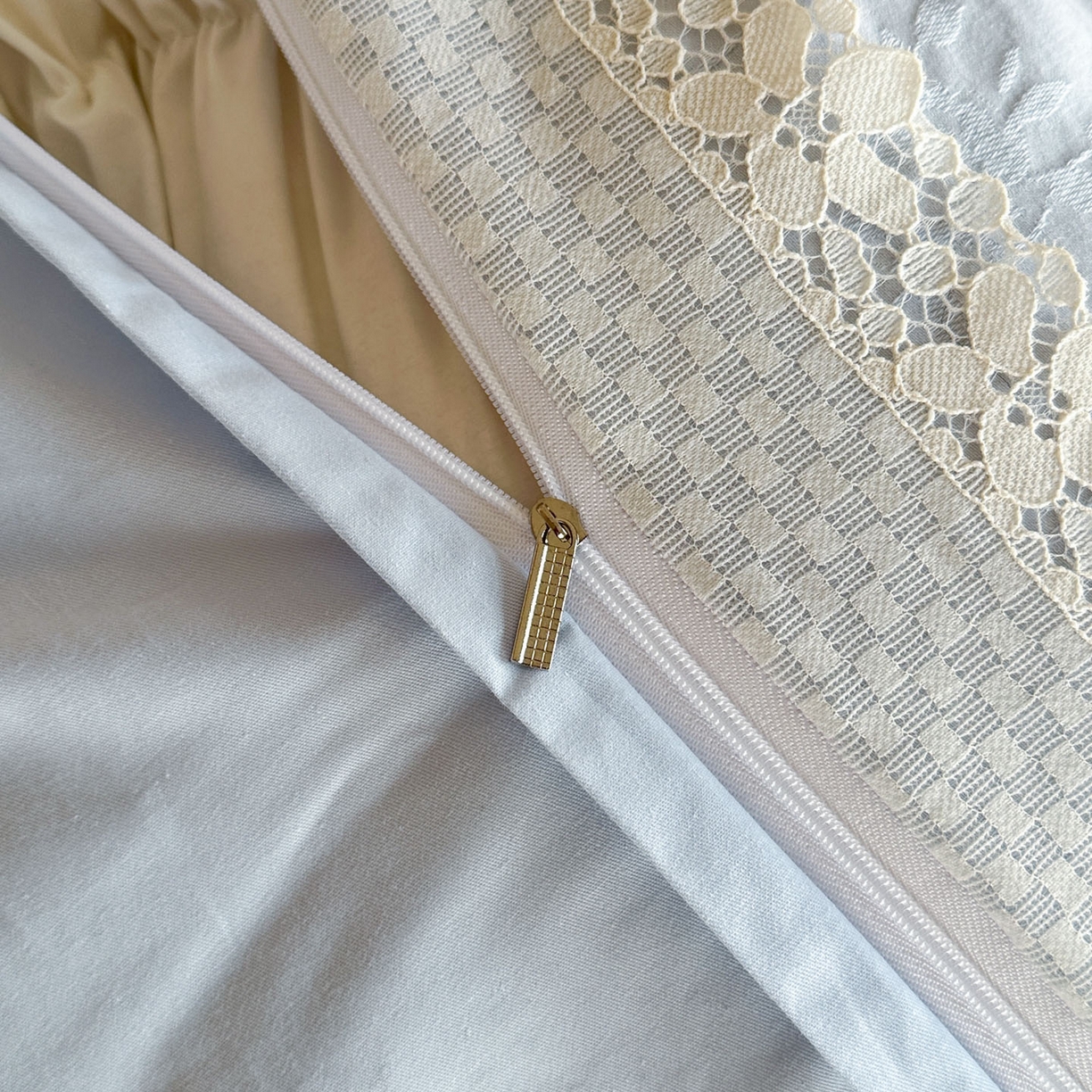 91家纺网 家纺一手货源 找家纺 格里芬家纺 2026新款花边款60S全棉水洗立体浮雕提花四件套 沁香-云水蓝