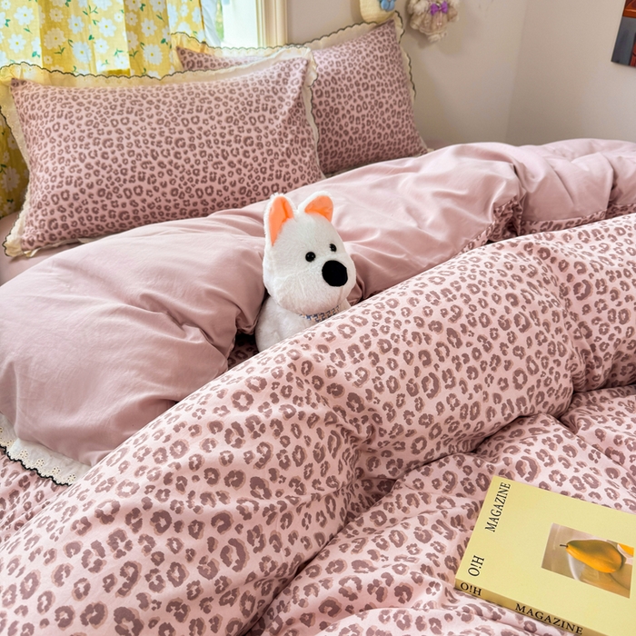 91家纺网 家纺一手货源 找家纺 富米莱（原臻工厂） 2026新款A类仿棉古法水洗棉法式全棉花边四件套粉豹纹