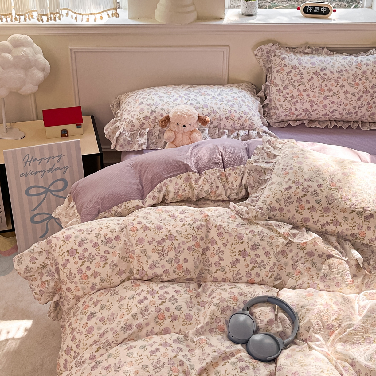 91家纺网 家纺一手货源 找家纺 摩妮卡 2026新款泡泡纱韩版印花花边四件套 浅紫花簇