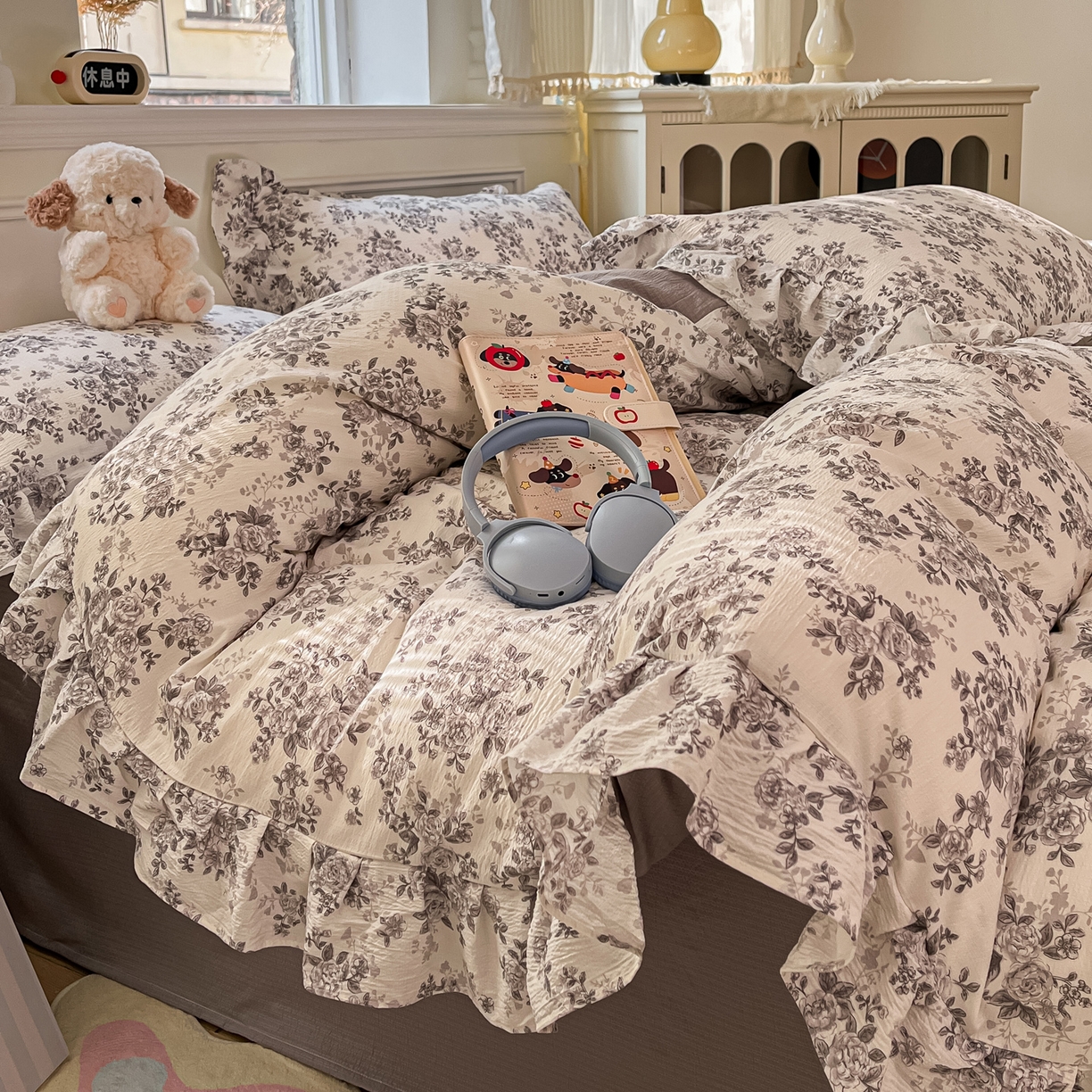 91家纺网 家纺一手货源 找家纺 摩妮卡 2026新款泡泡纱韩版印花花边四件套 水墨玫瑰