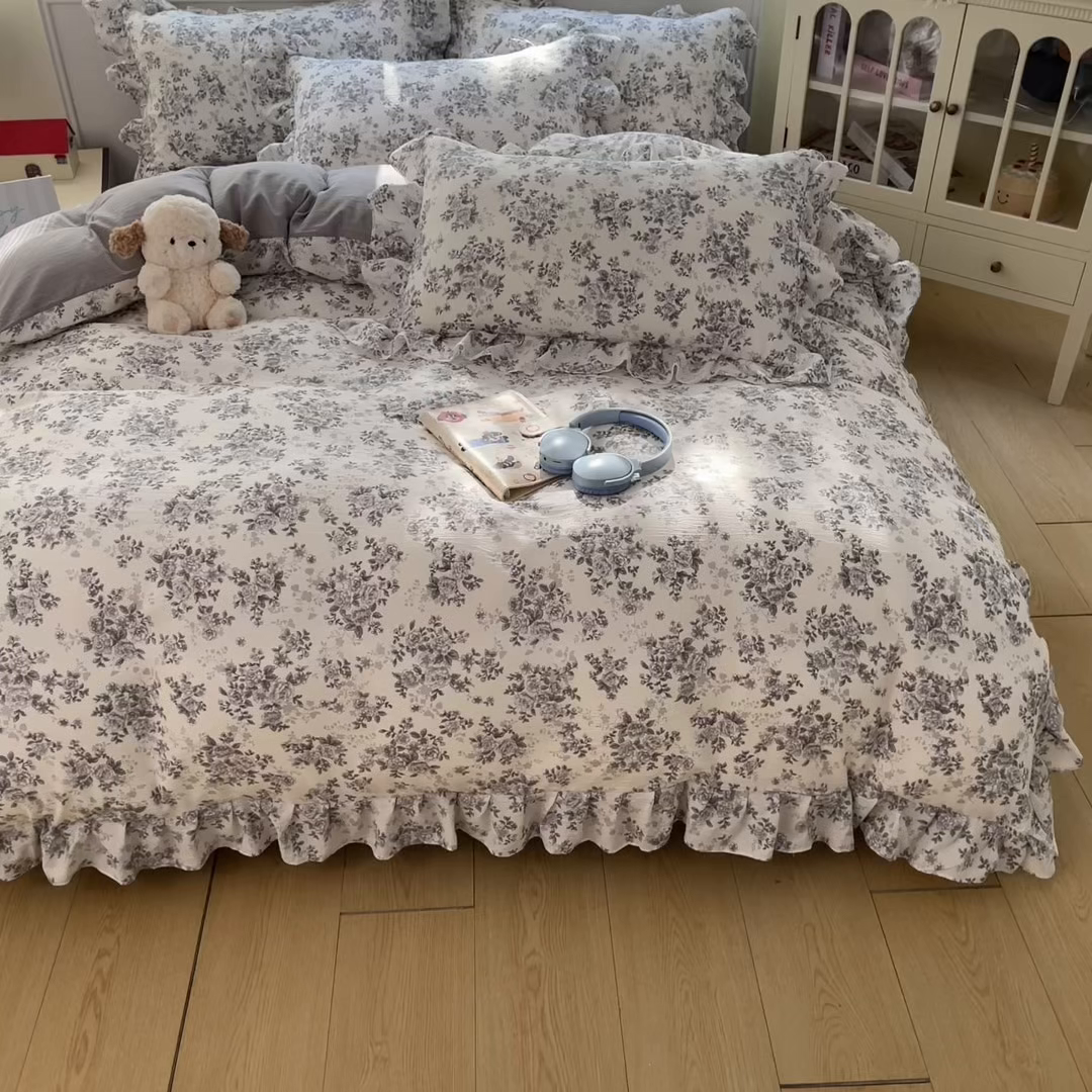 91家纺网 家纺一手货源 找家纺 摩妮卡 2026新款泡泡纱韩版印花花边四件套 水墨玫瑰