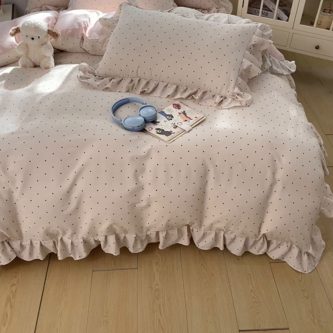 91家纺网 家纺一手货源 找家纺 摩妮卡 2026新款泡泡纱韩版印花花边四件套 粉色波点