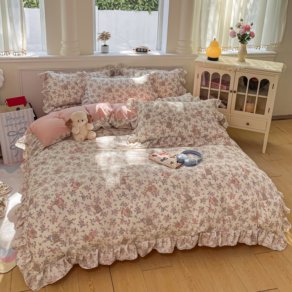 91家纺网 家纺一手货源 找家纺 摩妮卡 2026新款泡泡纱韩版印花花边四件套 玫瑰小狗