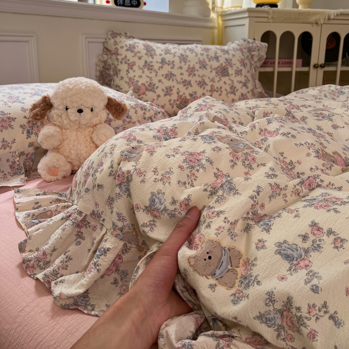 91家纺网 家纺一手货源 找家纺 摩妮卡 2026新款泡泡纱韩版印花花边四件套 玫瑰小狗