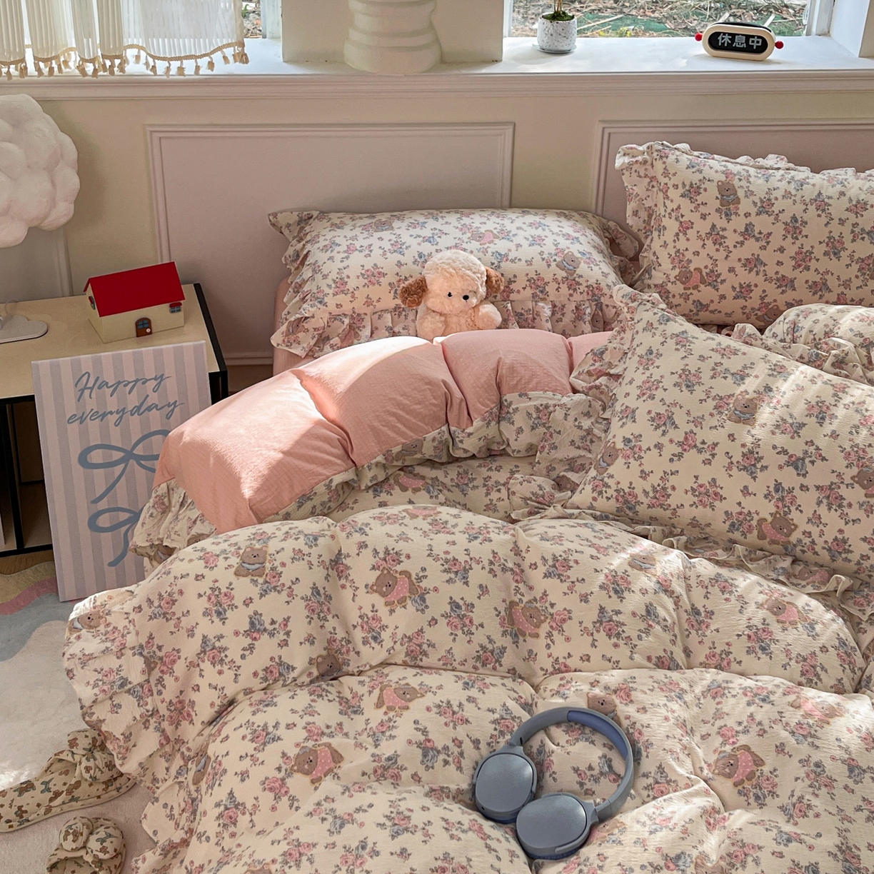 91家纺网 家纺一手货源 找家纺 摩妮卡 2026新款泡泡纱韩版印花花边四件套 玫瑰小狗