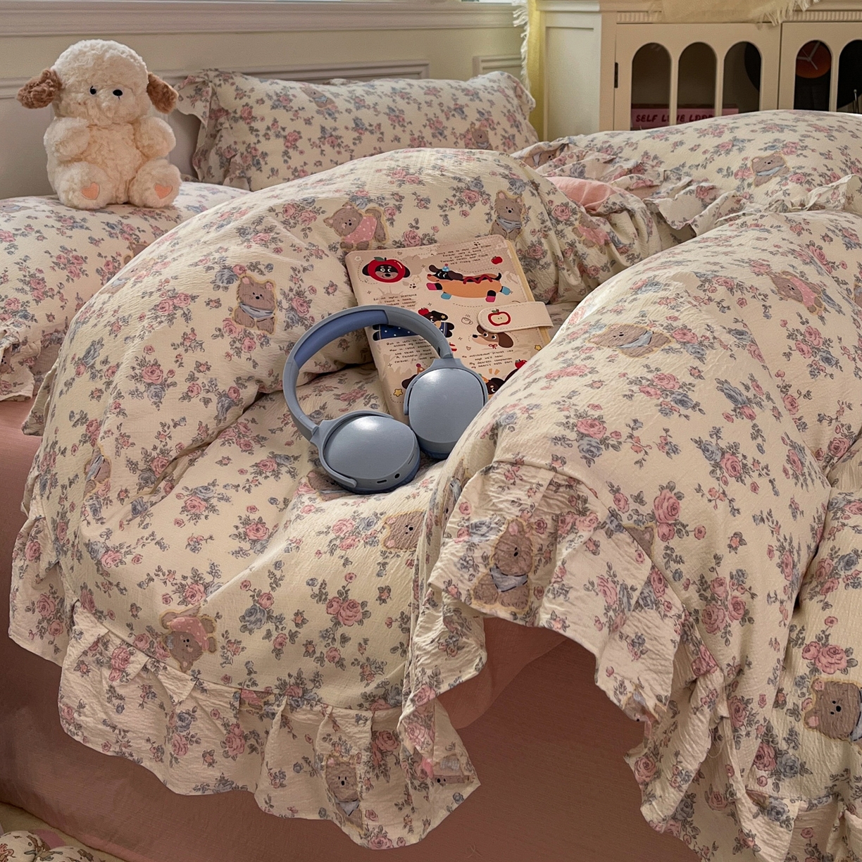 91家纺网 家纺一手货源 找家纺 摩妮卡 2026新款泡泡纱韩版印花花边四件套 玫瑰小狗