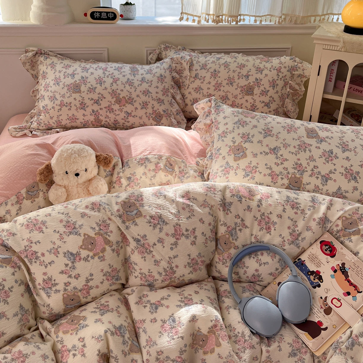 91家纺网 家纺一手货源 找家纺 摩妮卡 2026新款泡泡纱韩版印花花边四件套 玫瑰小狗