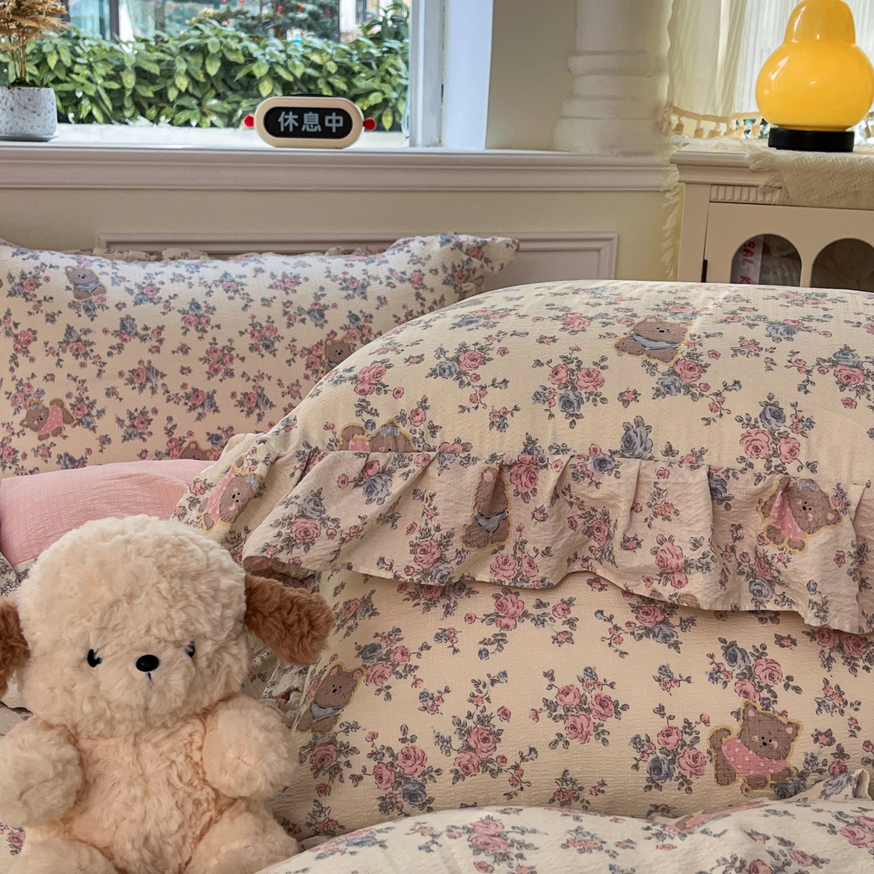 91家纺网 家纺一手货源 找家纺 摩妮卡 2026新款泡泡纱韩版印花花边四件套 玫瑰小狗