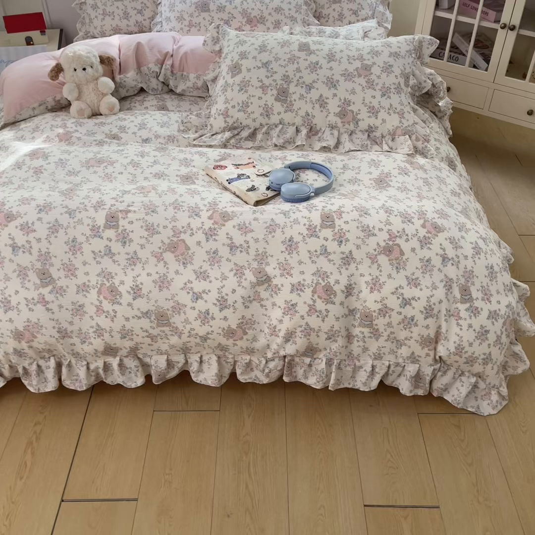 91家纺网 家纺一手货源 找家纺 摩妮卡 2026新款泡泡纱韩版印花花边四件套 玫瑰小狗