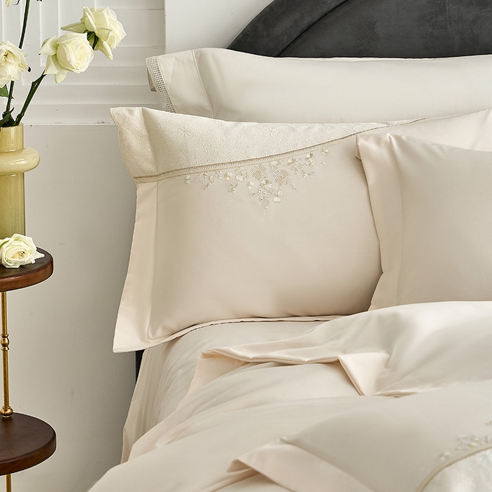 91家纺网 家纺一手货源 找家纺 诗黛尔 2026春夏新款提花长绒棉拼接刺绣四件套格蕾丝系列（会员-20） 格蕾丝-奶昔白