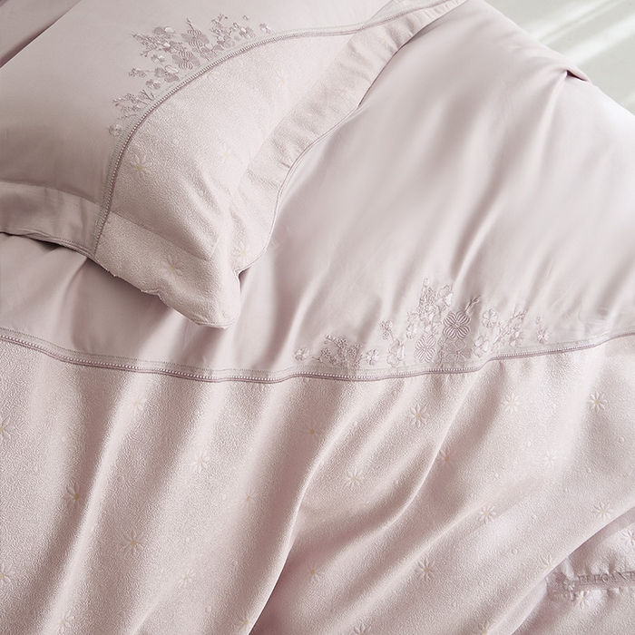 91家纺网 家纺一手货源 找家纺 诗黛尔 2026春夏新款提花长绒棉拼接刺绣四件套格蕾丝系列（会员-20） 格蕾丝-时尚紫