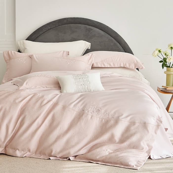 91家纺网 家纺一手货源 找家纺 诗黛尔 2026春夏新款提花长绒棉拼接刺绣四件套格蕾丝系列（会员-20） 格蕾丝-公主粉