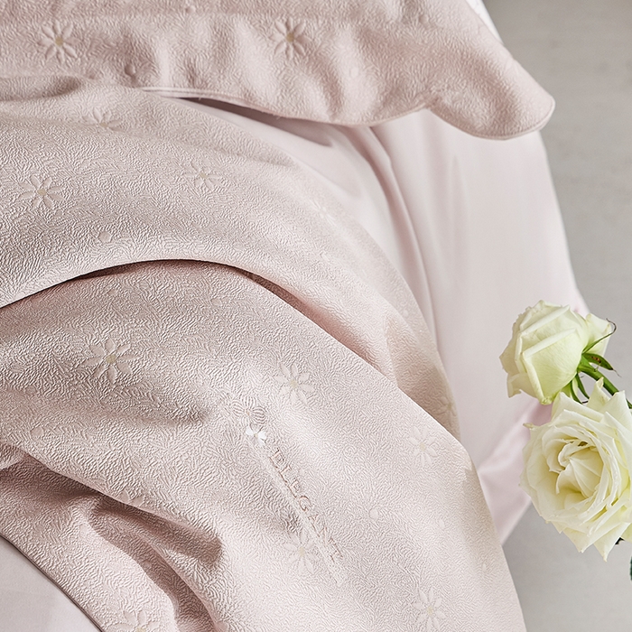 91家纺网 家纺一手货源 找家纺 诗黛尔 2026春夏新款提花长绒棉拼接刺绣四件套格蕾丝系列（会员-20） 格蕾丝-公主粉