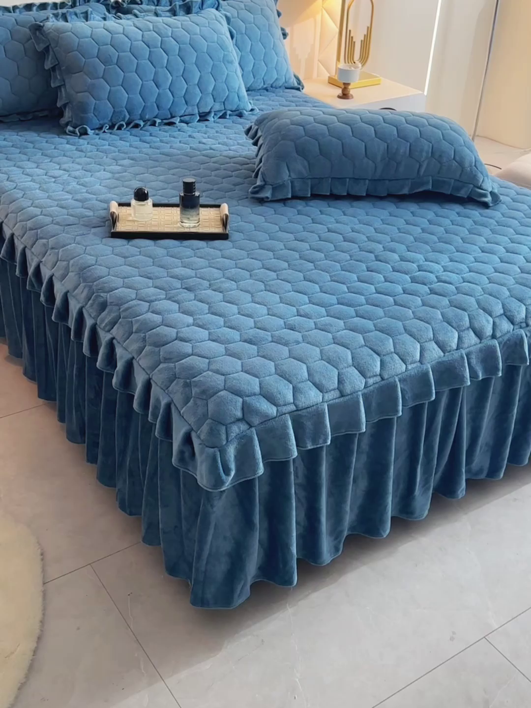 91家纺网 家纺一手货源 找家纺 （总）优家居工厂店 2026新款纯色韩版花边牛奶绒夹棉床裙床罩加厚外贸直播