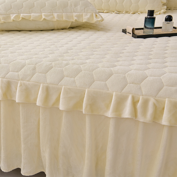 91家纺网 家纺一手货源 找家纺 优家居工厂店 2026新款纯色韩版花边牛奶绒夹棉床裙床罩加厚外贸直播 盛世-米白