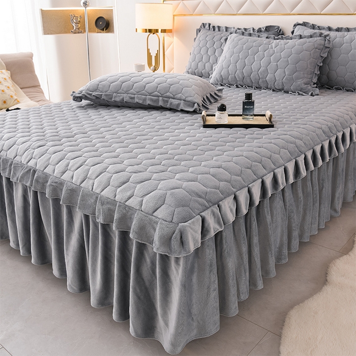 91家纺网 家纺一手货源 找家纺 优家居工厂店 2026新款纯色韩版花边牛奶绒夹棉床裙床罩加厚外贸直播 盛世-银灰