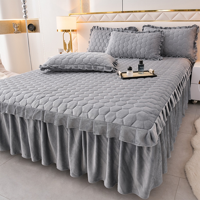 91家纺网 家纺一手货源 找家纺 优家居工厂店 2026新款纯色韩版花边牛奶绒夹棉床裙床罩加厚外贸直播 盛世-银灰