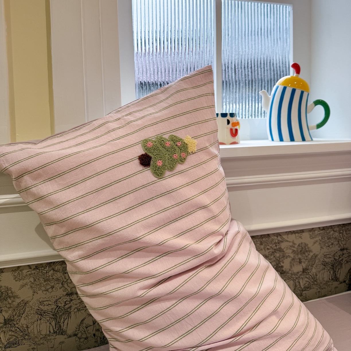 91家纺网 家纺一手货源 找家纺 珺柔家纺 2026新款全棉纯棉水洗棉毛巾绣四件套 快乐企鹅