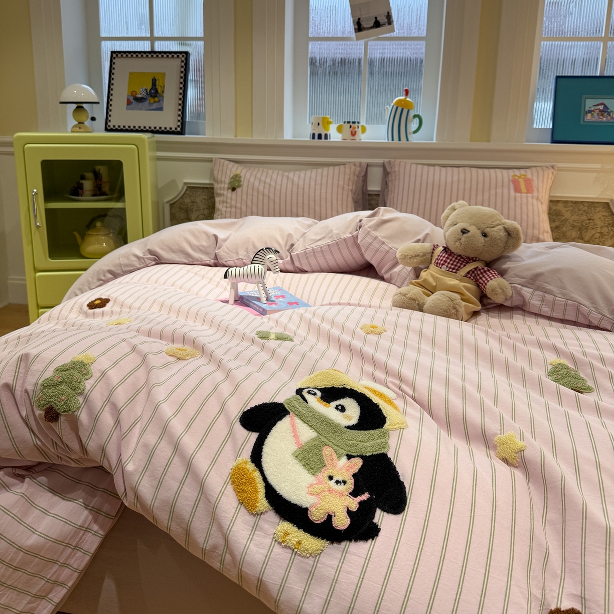 91家纺网 家纺一手货源 找家纺 珺柔家纺 2026新款全棉纯棉水洗棉毛巾绣四件套 快乐企鹅