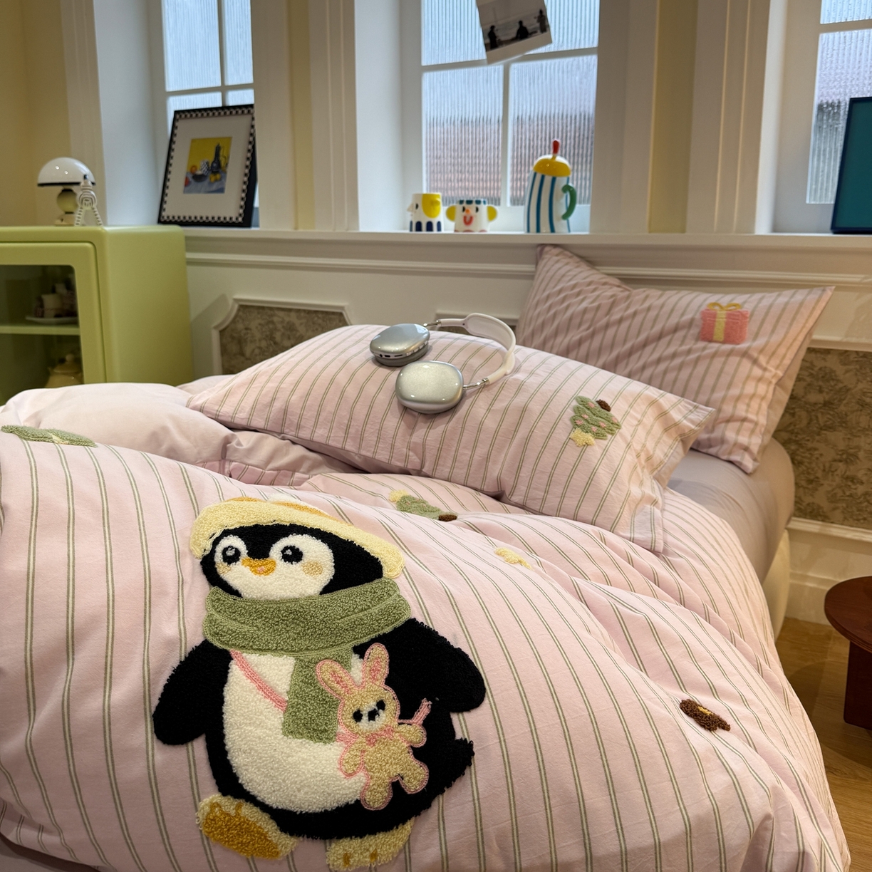 91家纺网 家纺一手货源 找家纺 珺柔家纺 2026新款全棉纯棉水洗棉毛巾绣四件套 快乐企鹅