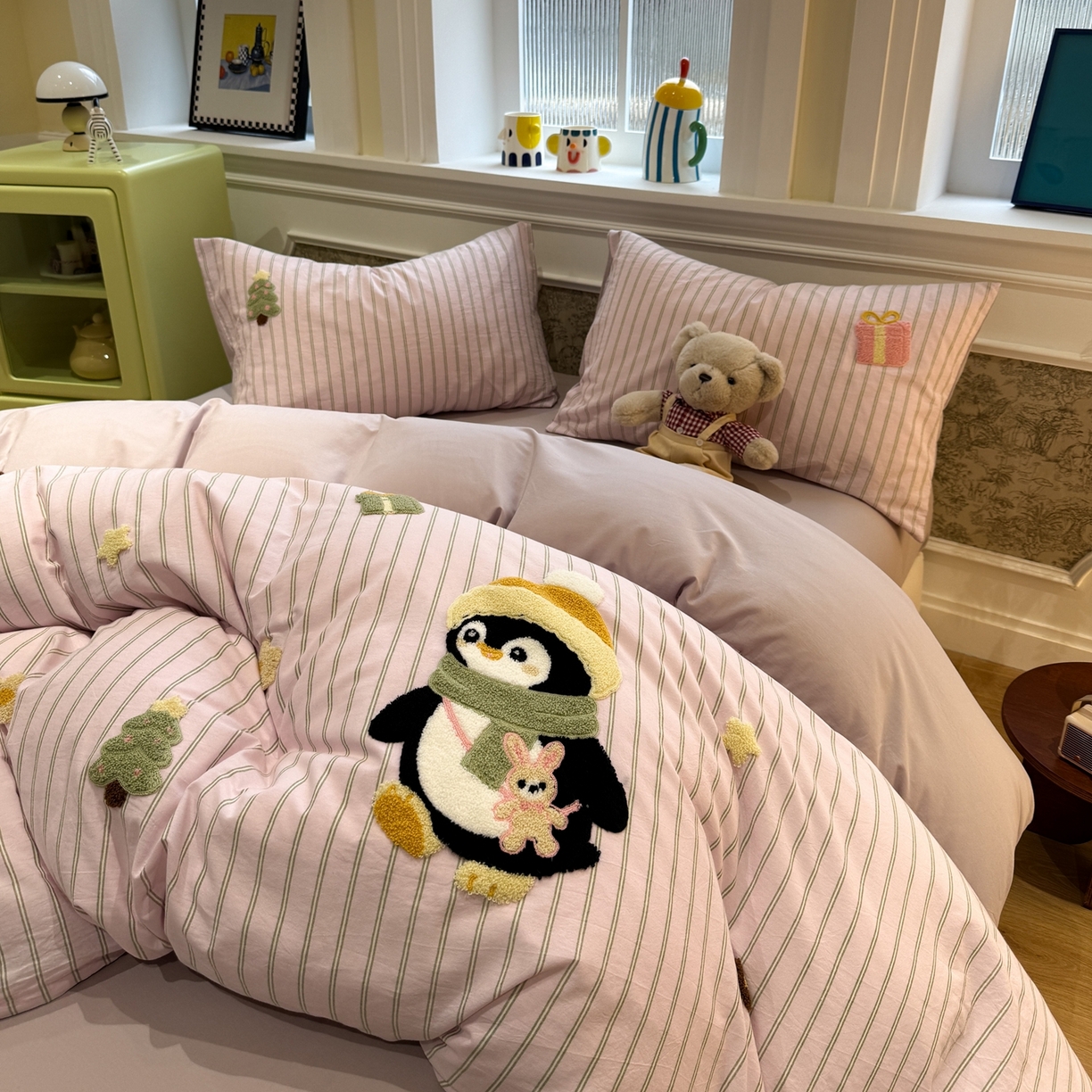 91家纺网 家纺一手货源 找家纺 珺柔家纺 2026新款全棉纯棉水洗棉毛巾绣四件套 快乐企鹅