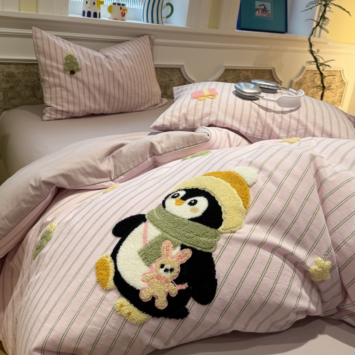 91家纺网 家纺一手货源 找家纺 珺柔家纺 2026新款全棉纯棉水洗棉毛巾绣四件套 快乐企鹅