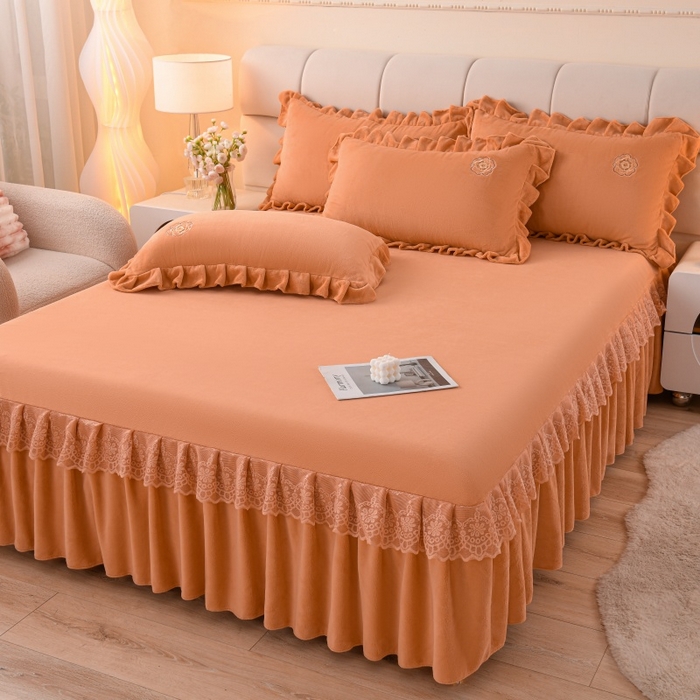 91家纺网 家纺一手货源 找家纺 （总）优家居工厂店 2026新款240克高克重牛奶绒单件床裙韩版刺绣花牛奶绒床裙三件套