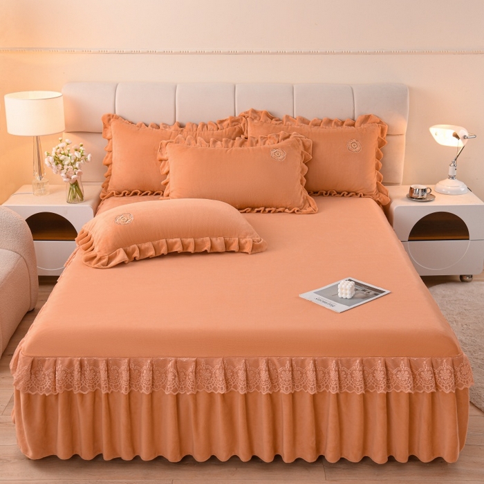 91家纺网 家纺一手货源 找家纺 （总）优家居工厂店 2026新款240克高克重牛奶绒单件床裙韩版刺绣花牛奶绒床裙三件套