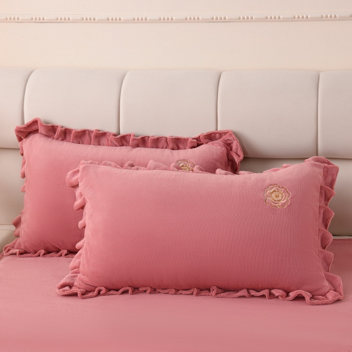 91家纺网 家纺一手货源 找家纺 优家居工厂店 2026新款240克高克重牛奶绒单件床裙韩版刺绣花牛奶绒床裙三件套 安娜-豆沙