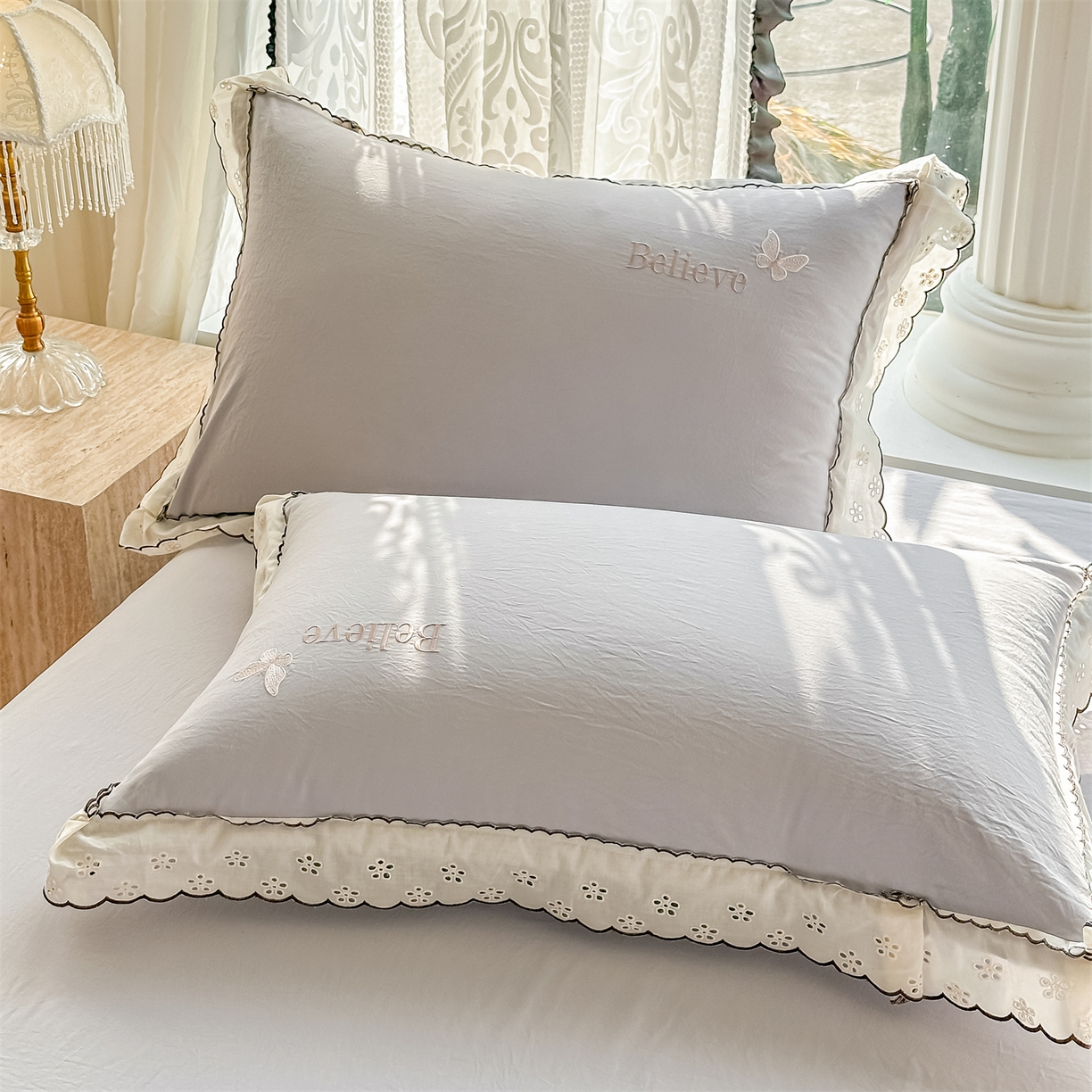 91家纺网 家纺一手货源 找家纺 梓之赫 2026新款A类云感纱花边四件套-欢乐时光 欢乐时光-灰色