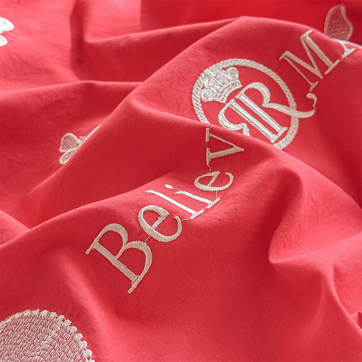 91家纺网 家纺一手货源 找家纺 梓之赫 2026新款A类云感纱花边四件套-欢乐时光 欢乐时光-中国红