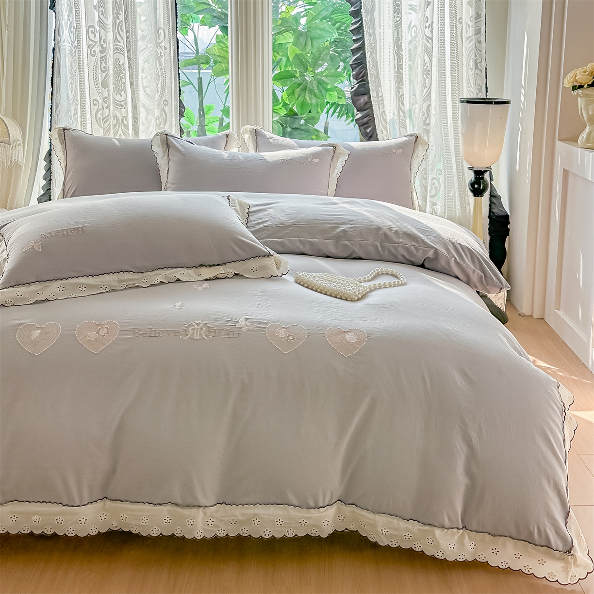 91家纺网 家纺一手货源 找家纺 梓之赫 2026新款A类云感纱花边四件套-欢乐时光 欢乐时光-灰色