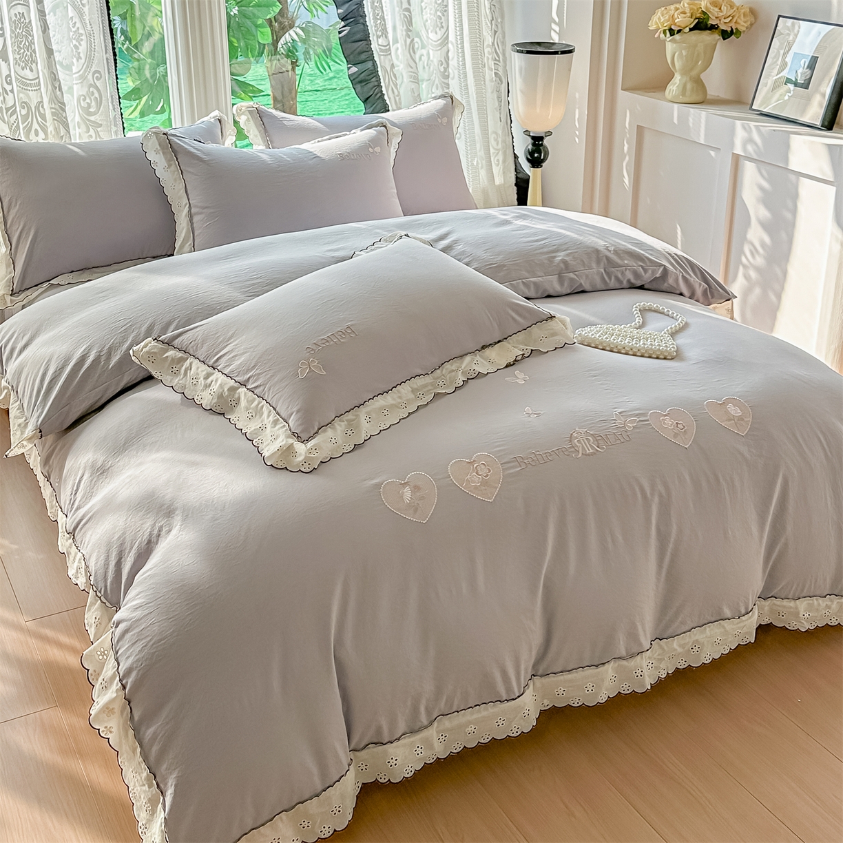 91家纺网 家纺一手货源 找家纺 梓之赫 2026新款A类云感纱花边四件套-欢乐时光 欢乐时光-灰色