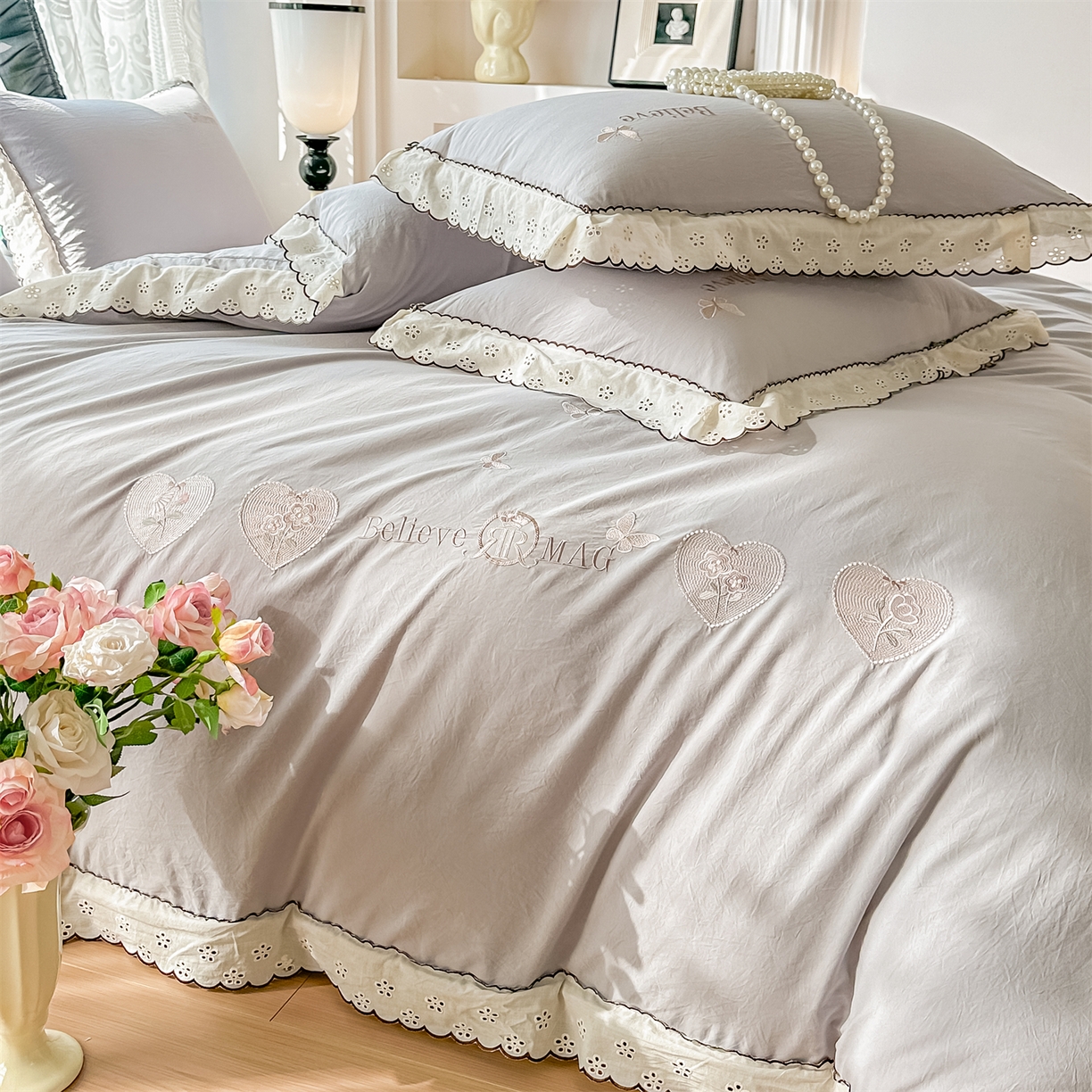 91家纺网 家纺一手货源 找家纺 梓之赫 2026新款A类云感纱花边四件套-欢乐时光 欢乐时光-灰色