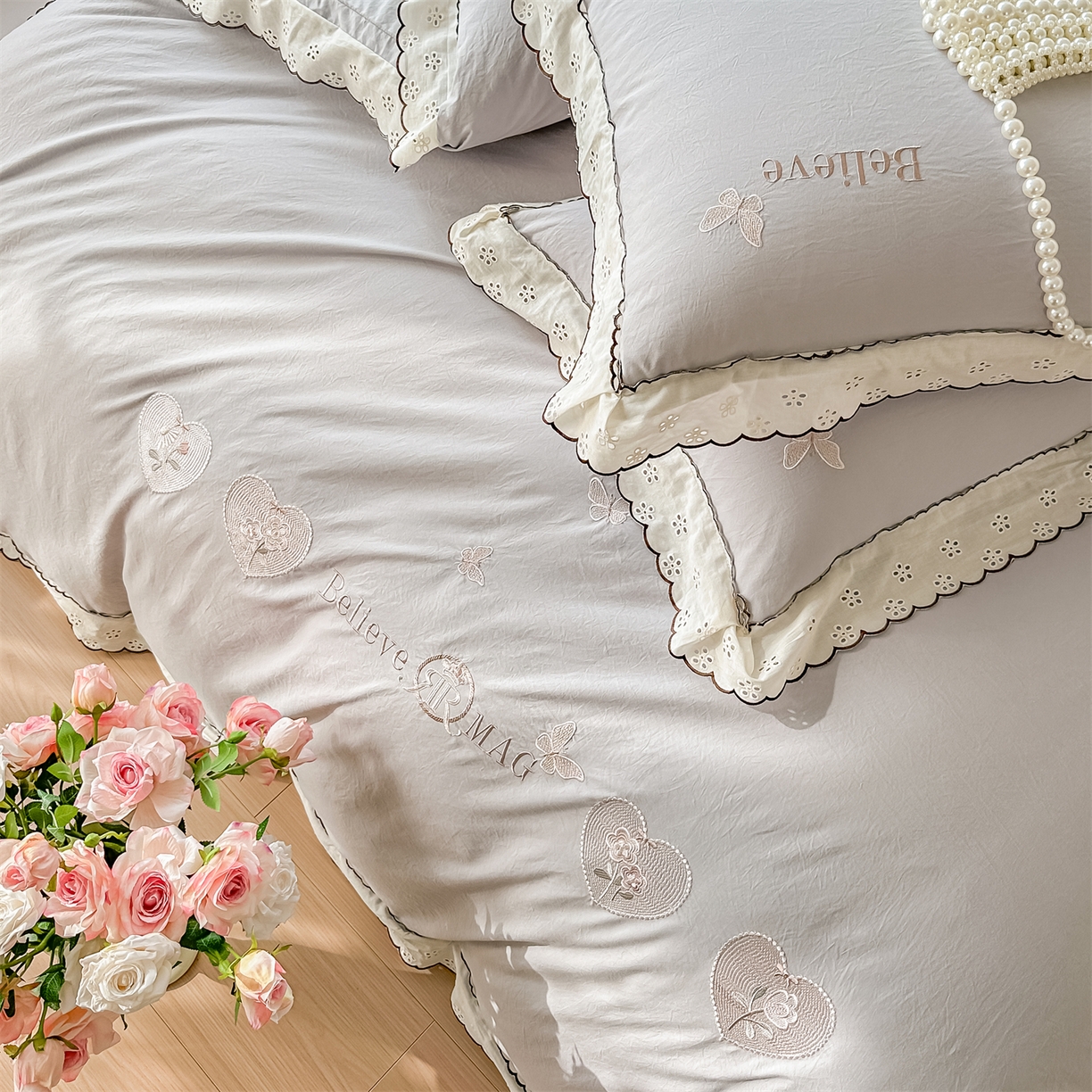 91家纺网 家纺一手货源 找家纺 梓之赫 2026新款A类云感纱花边四件套-欢乐时光 欢乐时光-灰色